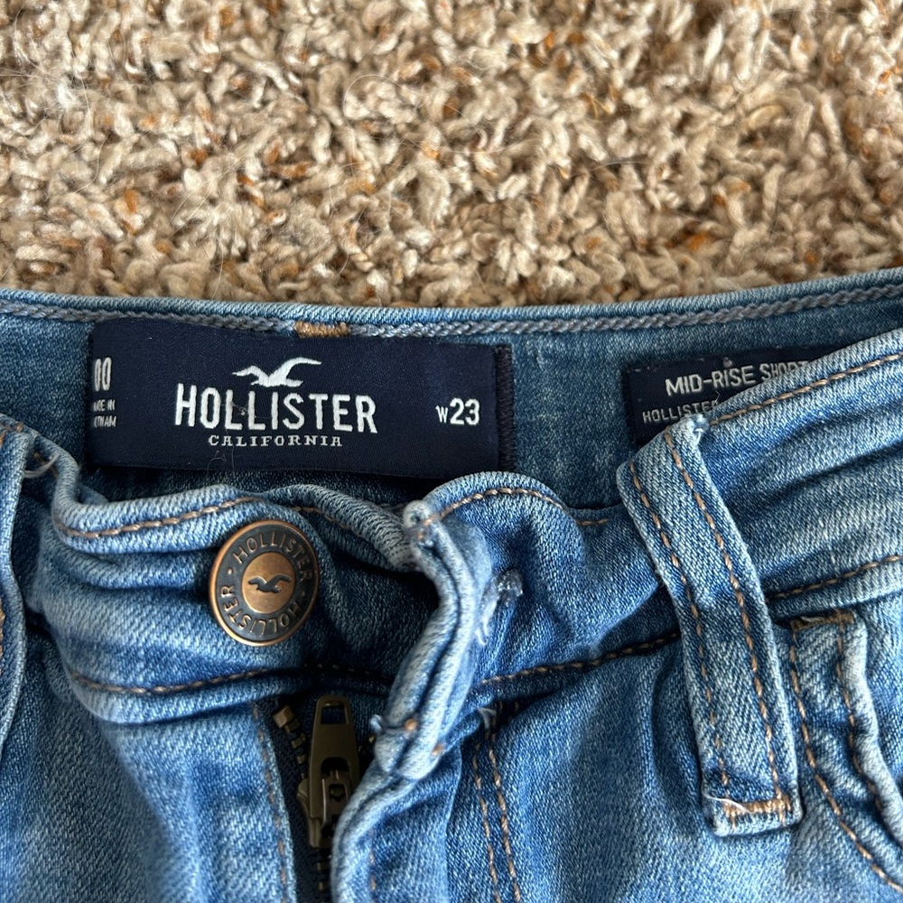 Hollister “Shortie” Advanced Stretch Mid-Rise Short 3” - Size 00 (23) - Picture 4 of 5